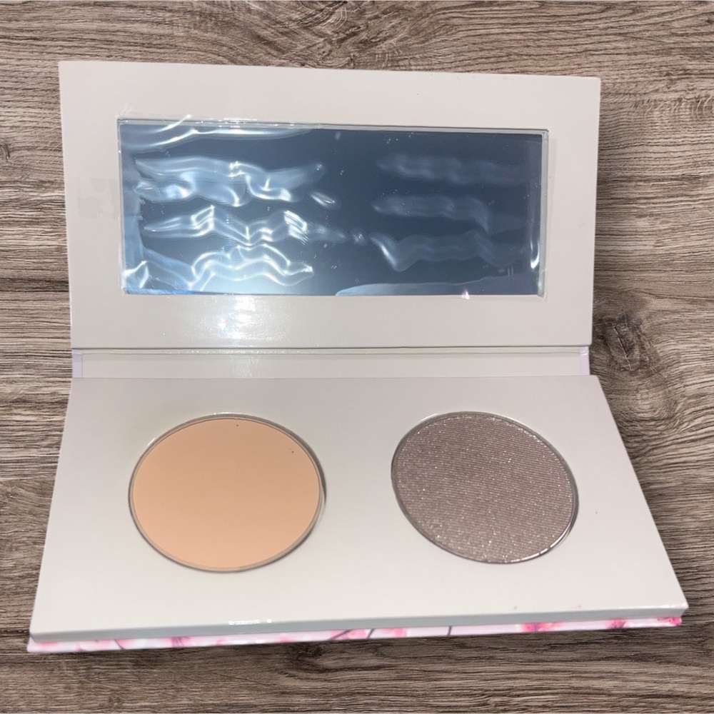 Mally Frosted Taupe Eye Shadow Pallet - Picture 2 of 3